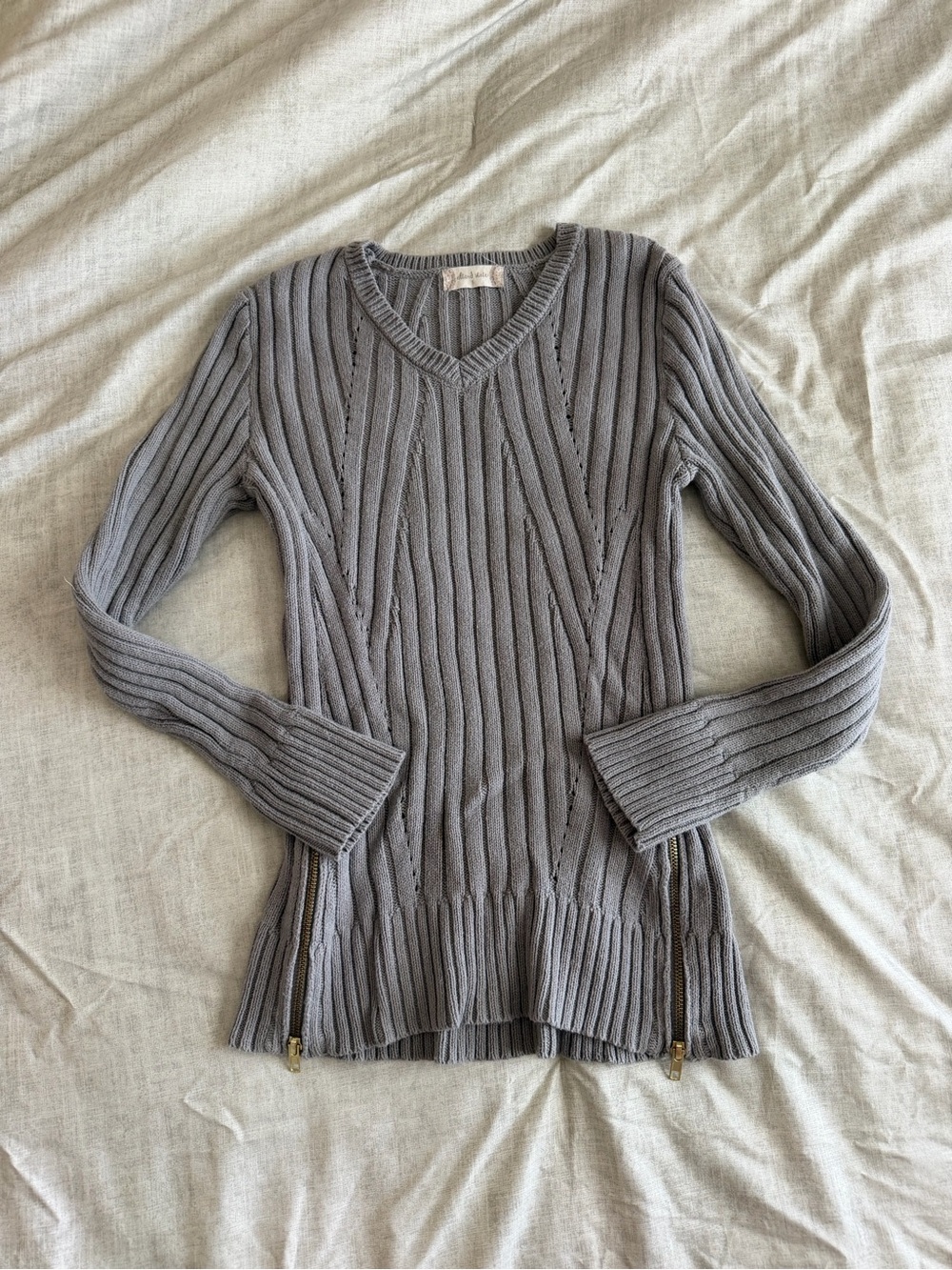 Altar’d State Gray Ribbed Knit V-Neck Side Zip Sweater (S)